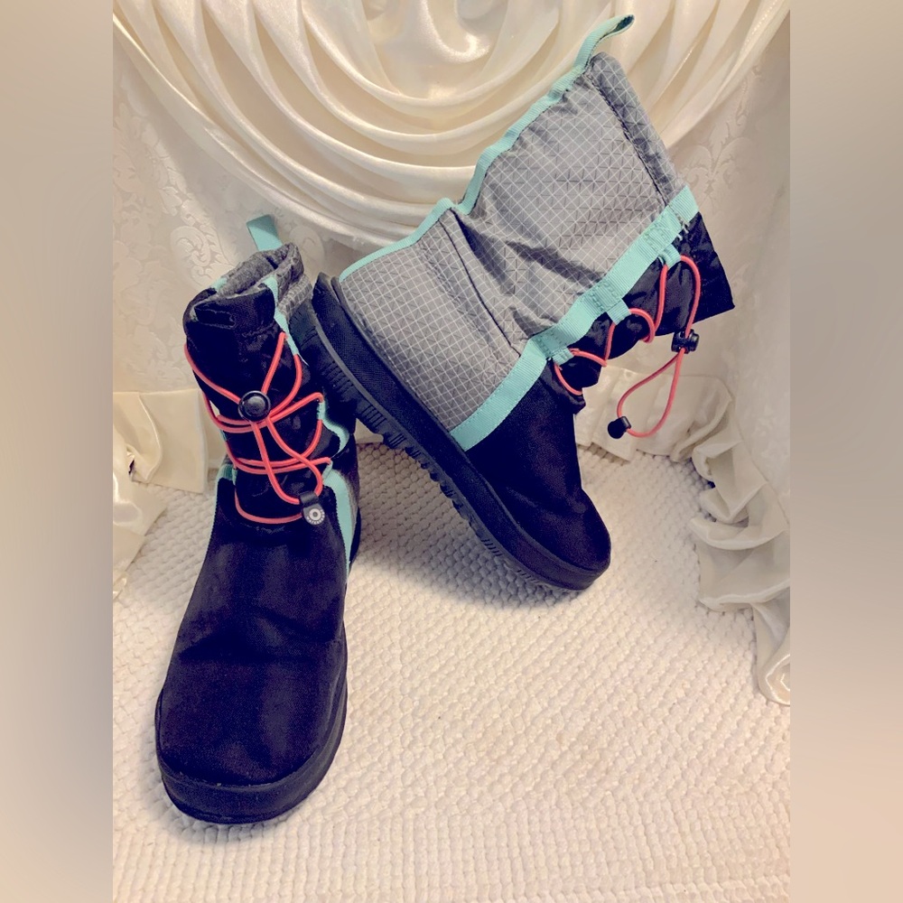 BOGS SNOW BOOTS